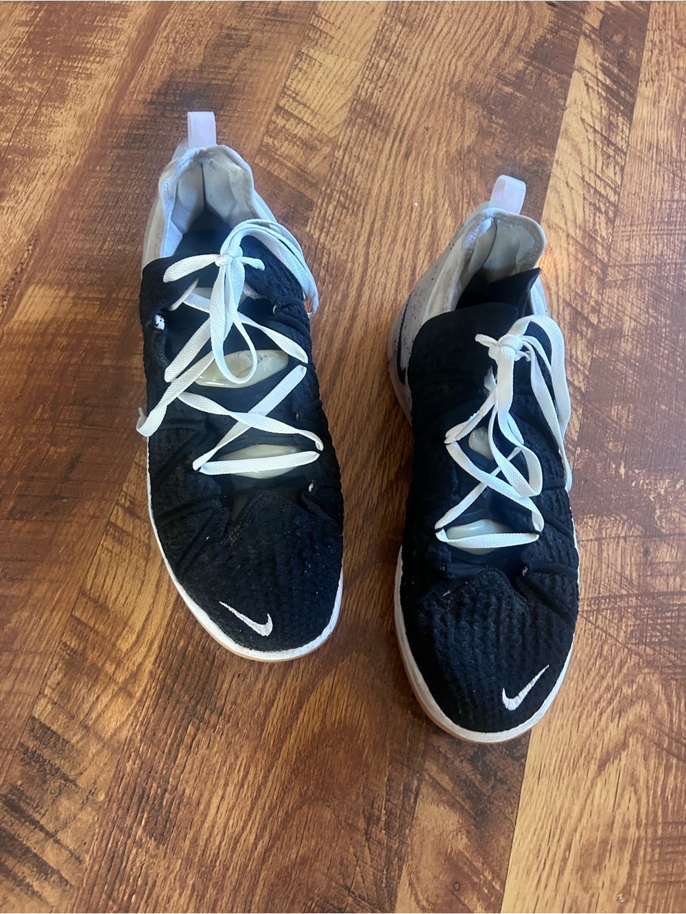 Nike Black and White Men's Knit Athletic Sneakers